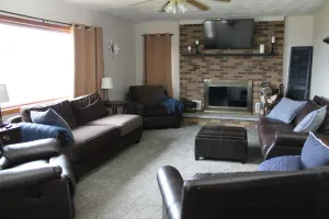 Image of Hilltop Million $ View! Fireplace, Hot Tub, Pool Table, Clean, Cozy, Full Equip