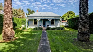Image of A gorgeous Victorian cottage represents that heritage feel of Port Fairy.