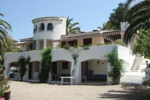 Image of Beautiful peaceful villa, luxury, waterfront, great bay views Ajaccio, tennis