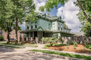 Image of Entire Victorian Mansion - Near Main St & Farmer’s Mkt - Sleeps12