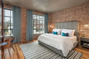Image of GORGEOUS 2 BR on MAIN #1