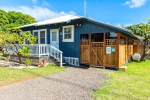 Image of Waimea Beach Cottage by Destination Kauai - Charming 2BD, A\/C, Walk to Ocean\/Pier