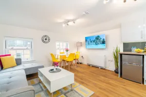 Image of Town Center Apartment, 55'' Smart TV, Netflix, Amazon Prime TV, Super King Bed