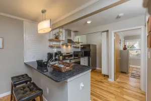 Image of 1BR Fully Outfitted Apt with Central Location