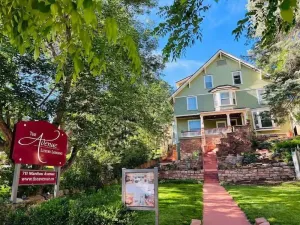Image of The Avenue! Historic Mansion in DT Manitou Springs