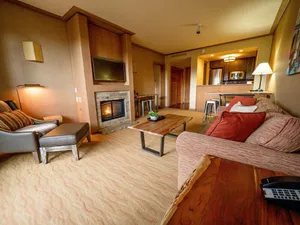Image of 2066 🏔🏌🏻Unique ONE Bedroom condo with full kitchen & private patio!