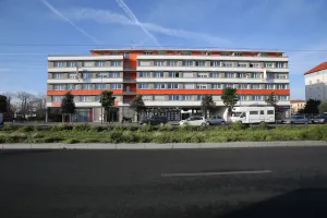 Image of Près de Paris | Studio Modern