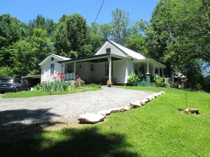 Image of Country Farmhouse, Bristol Casino, Hiking\/Biking, Memorial Day\/Festivals\/Wedding