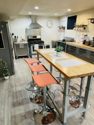 Image of Spacious 1700 sq ft. | 3 bedroom | ♛ Suite