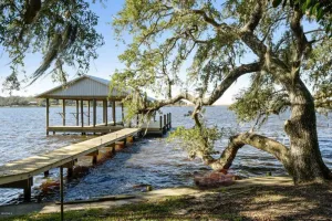 Image of Just off Hwy 90 near Walmart close to work shopping and easy access to I-10