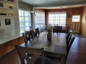 Image of Sunsets, Stars, Sleep near the Sheep. Centrally located to many rural towns.