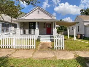 Image of East Hill Coastal Cottage, prefect for couples and families, pet friendly.