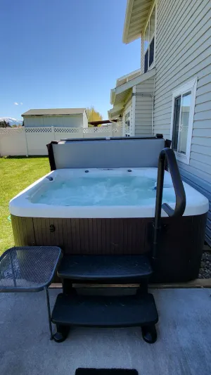 Image of Burley HOT TUB Haven - Clean and Spacious!