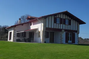 Image of 2 km from the beaches of Guéthary, villa 10 people, large garden, mountain view