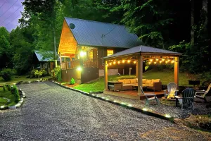 Image of AMtnHeartSong: Pet-Friendly*Cozy*Fire Pit*Yard*Hot Tub*Wifi, near Attractions!