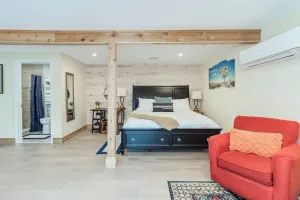 Image of Adorable Studio Apartment near Lake Hollingworth