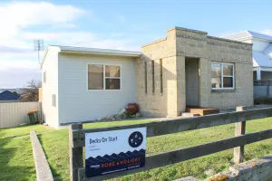 Image of Decks On Sturt - Short stroll to town centre - Pets Welcome Inside
