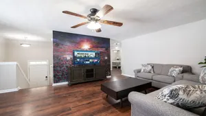 Image of LakePoint Getaway - Spacious home w\/ King Bed, 1 mile from LakePoint Sports