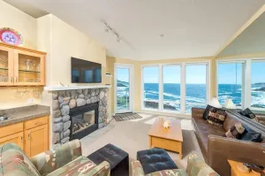Image of Oceanfront, Whale Watching, Pool | Surf Song