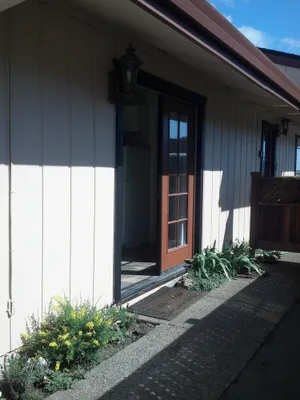 Image of COZY...Dog-Friendly...BUNGALOW—Perfect for Couples!!!