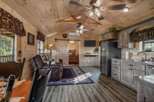 Image of Cozy Hillside Cabin 2\/1 Peaceful