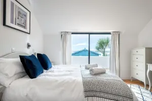 Image of Bright Flat w\/ Estuary Views & Parking, Falmouth