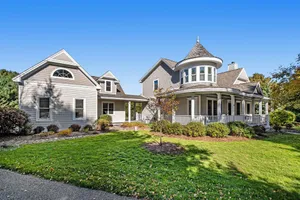 Image of This house is a 3 bedroom(s), 3 bathrooms, located in Harbor Springs, MI.