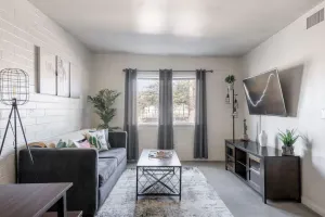 Image of 2BR, 6 Min to UofA – BBQ, Sunshine & Cozy Vibes!