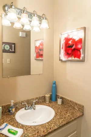 Image of 2 Bedroom 1 Bathroom Comfortable Furnished Home<br>4638 SouthPark Dr.