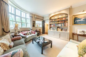 Image of 3 bedroom mews house in Chelsea with parking