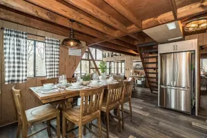 Image of Peaceful lake chalet - WIFI, kayaks, private dock
