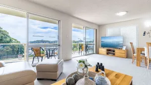 Image of Laman Lodge, 1,15 Laman Street - Stunning Views, air conditioned unit with water views and Wifi