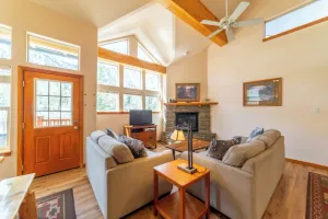 Image of 427 Spacious Townhome, Large Private Deck & Mountain Views