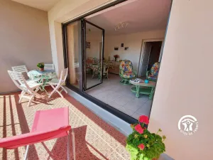 Image of Bright 2-Bedroom Apartment with Balcony, Garage & Baby Equipment near Mayenne's Attractions