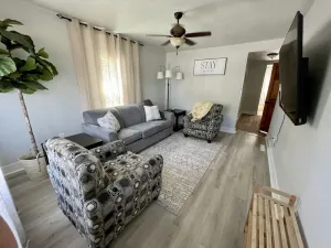 Image of A Ray of Sunshine- A 2 Bedroom Home near The Denny, Downtown, and I-29