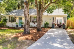 Image of DREAMWOOD -- a historic district Designer's Cottage with private courtyard