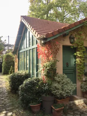 Image of Le VESINET- Paris 2 steps away- LITTLE HOUSE- Artist's workshop, charm and greenery.<br>