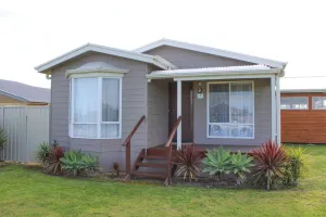 Image of Silver Seas - Plenty of space for family fun! Backyard Cricket Delight!!