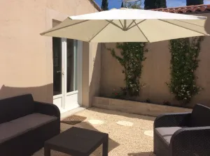 Image of Air-conditioned studio with charming little garden in Villeneuve les Avignon