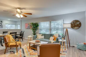 Image of Modern and Cozy 2 Bd 2 Bth Minutes to Downtown