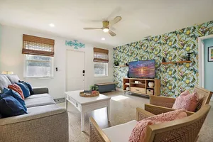Image of Tropical Escape near Beach! Tons of parking!