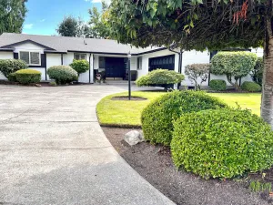 Image of Perfect, Quiet Retreat: Park like Setting w\/ Big Yard - Great location to I-5!