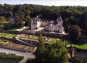 Image of Spacious villa with pool in the heart of the Châteaux
