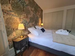Image of Chambre spacieuse avec grand lit et salle d'eau privée, petit-déjeuner inclus - Châteauroux - FR-1-591-601