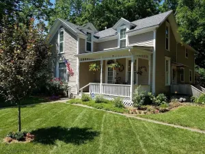 Image of My home is your home!   Casual Kansas living at its best!
