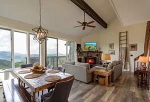 Image of Luxury 3B Condo - Modern Decor and Best Views!