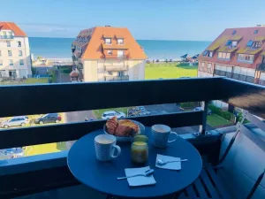 Image of Quiet apartment with sea view