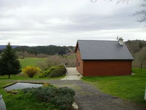 Image of chalet between the mountains and the lakes