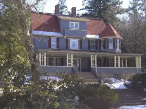 Image of Victorian Splendor Amidst the Mountains