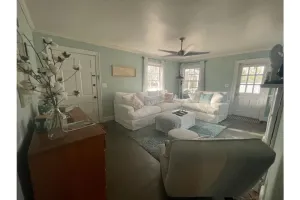 Image of Cape Cod cottage close to Prembroke Creek